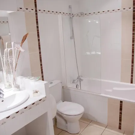 Logis De Bretonniere - Centre Hotel 3*