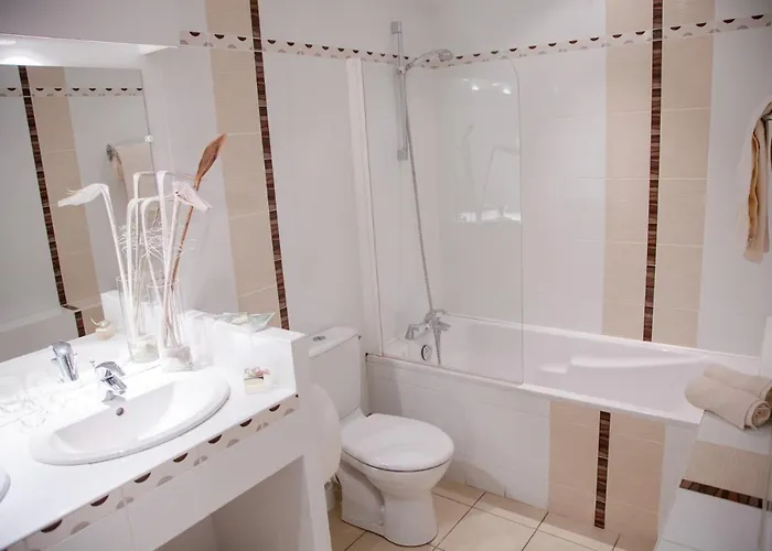 De Bretonniere - Groupe Logis Hotel 3*